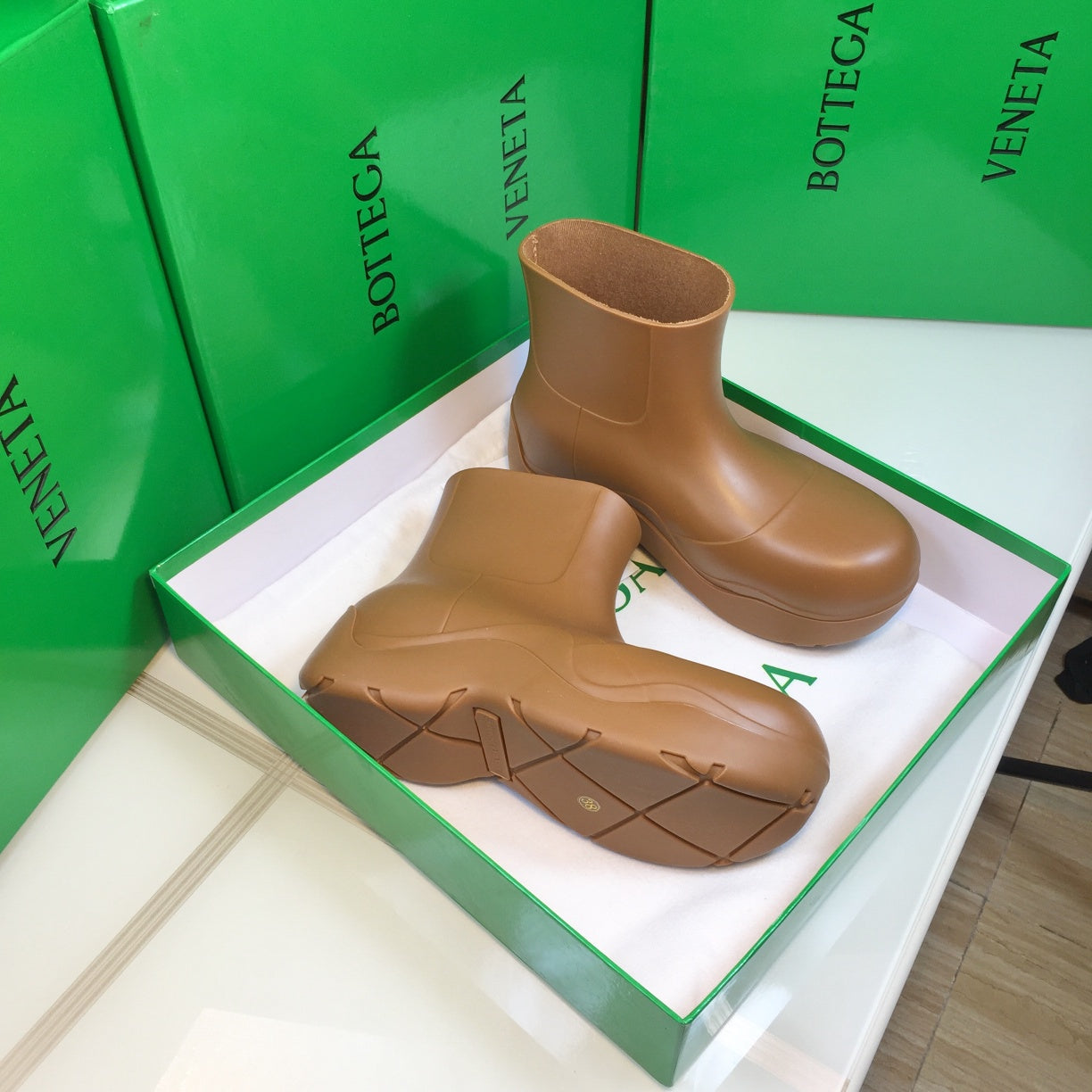 BOTTEGA VENETA PUDDLE ANKLE BOOT IN CAMEL BEIGE RUBBER