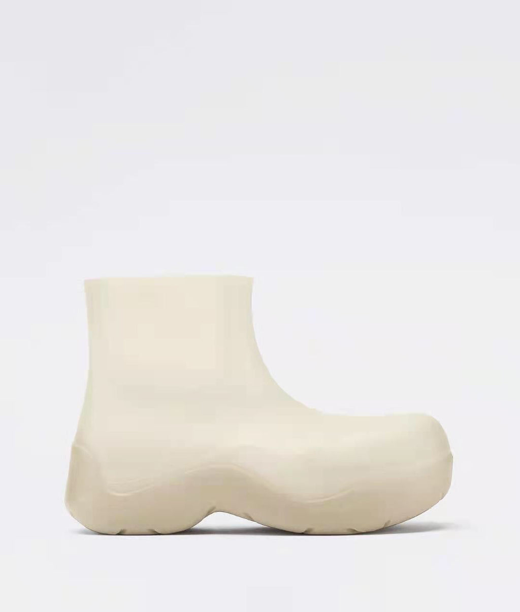 BOTTEGA VENETA PUDDLE ANKLE BOOT IN WHITE RUBBER