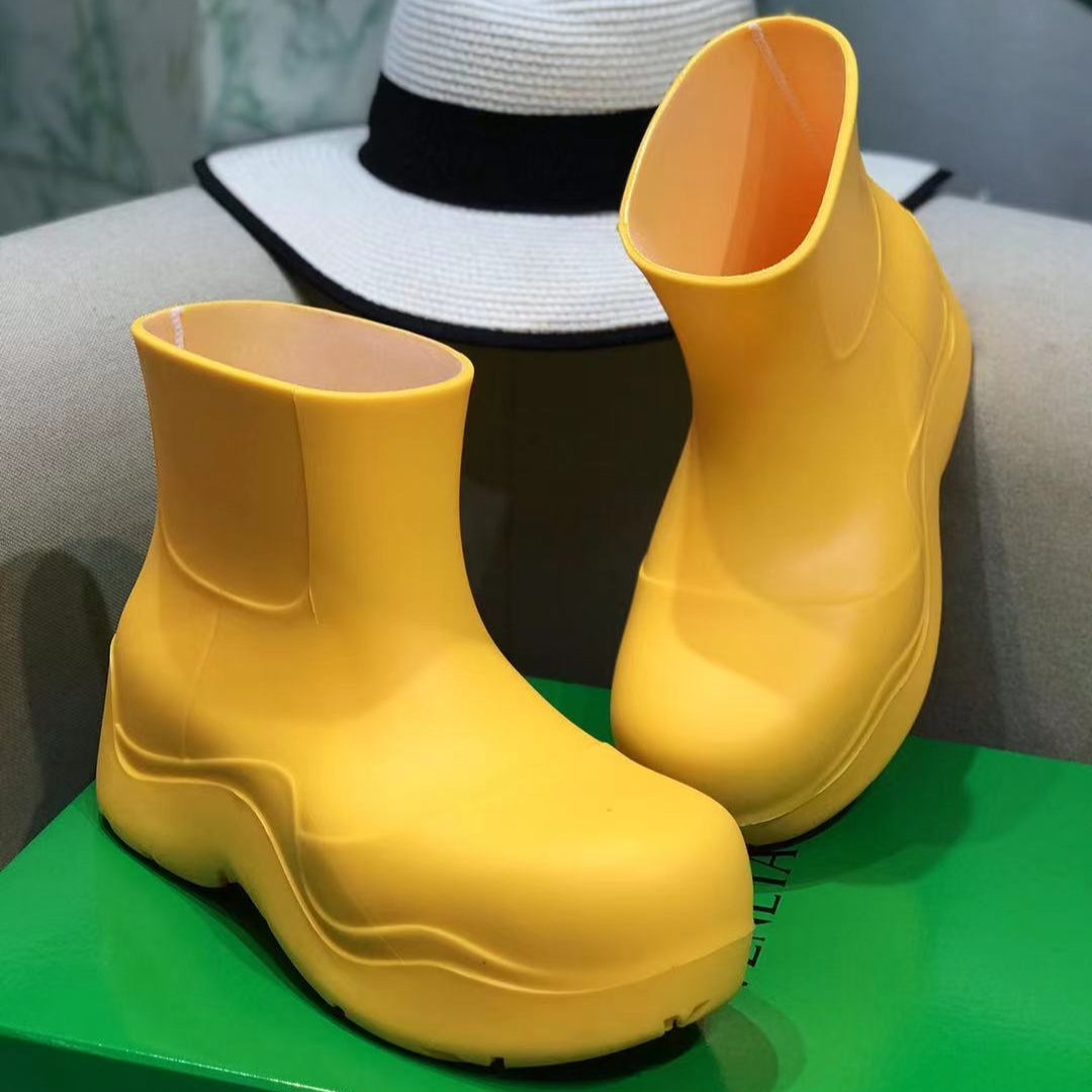 BOTTEGA VENETA PUDDLE ANKLE BOOT IN BRIGHT YELLOW RUBBER