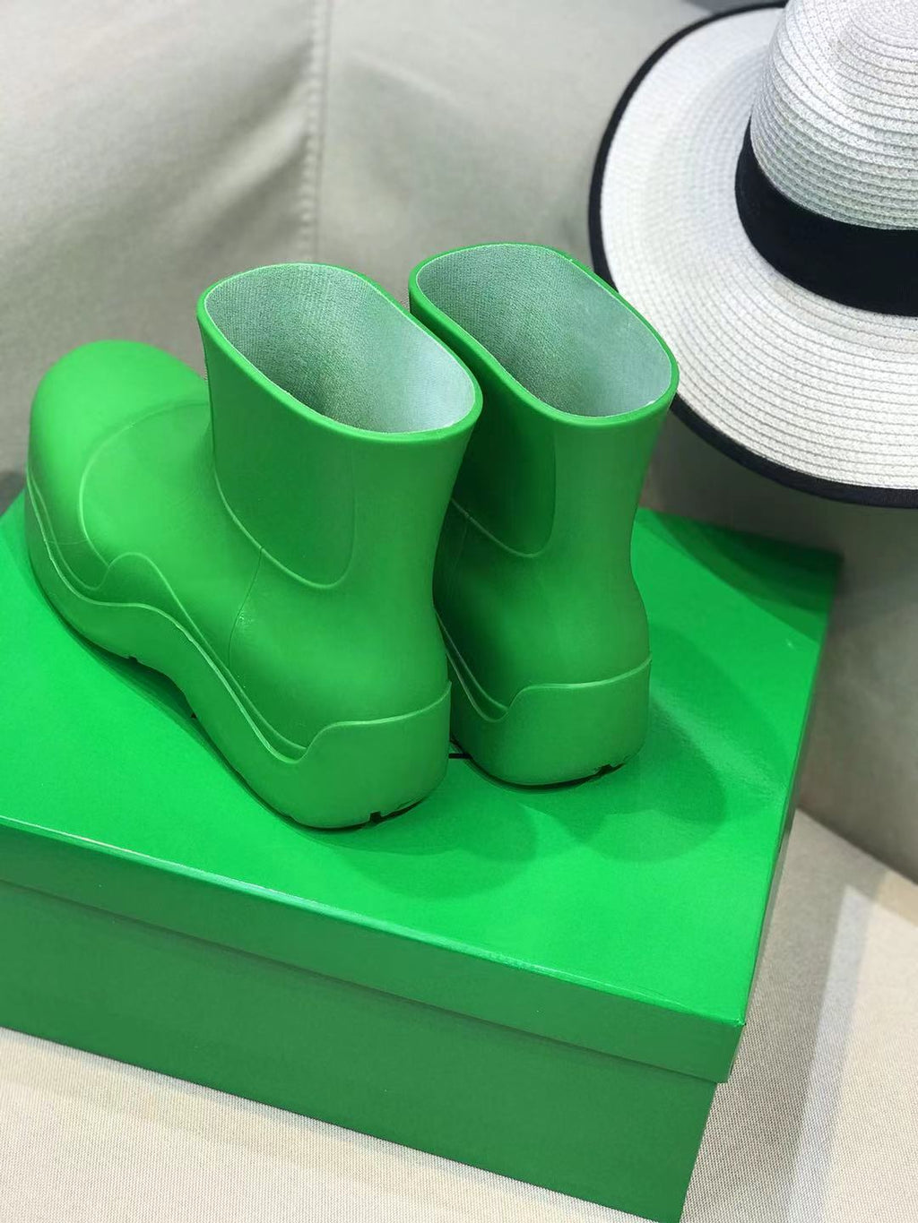 BOTTEGA VENETA PUDDLE ANKLE BOOT IN EMERALD GREEN RUBBER