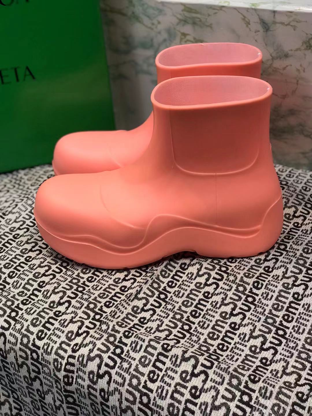 BOTTEGA VENETA PUDDLE ANKLE BOOT IN PUNCH PINK RUBBER