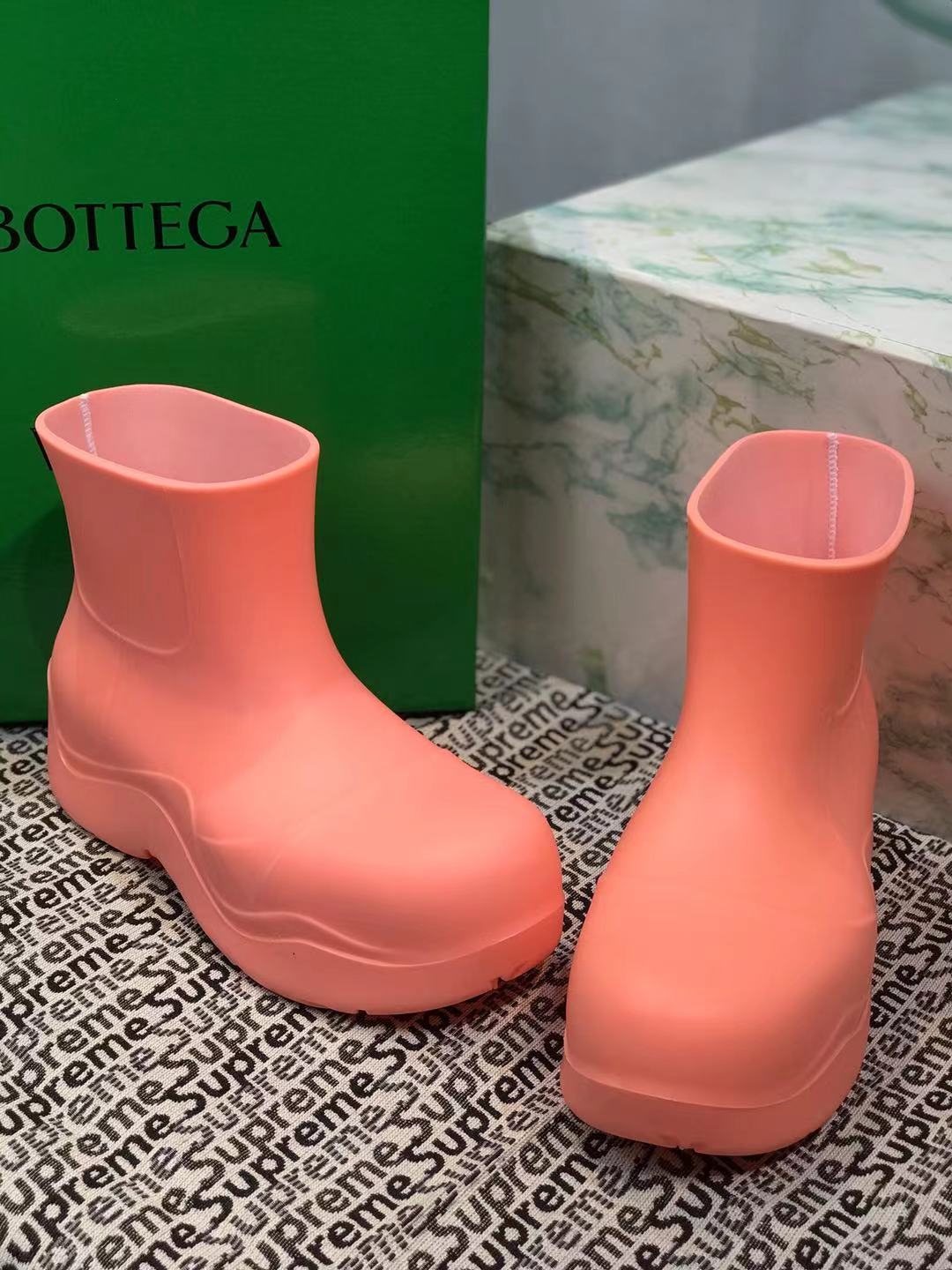 BOTTEGA VENETA PUDDLE ANKLE BOOT IN PUNCH PINK RUBBER