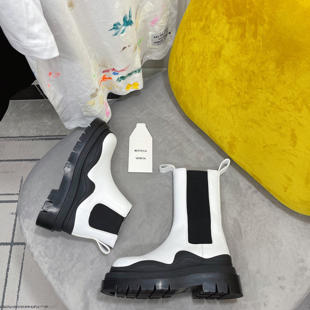 BOTTEGA VENETA TIRE CHELSEA BOOT IN WHITE MIX BLACK CALFSKIN