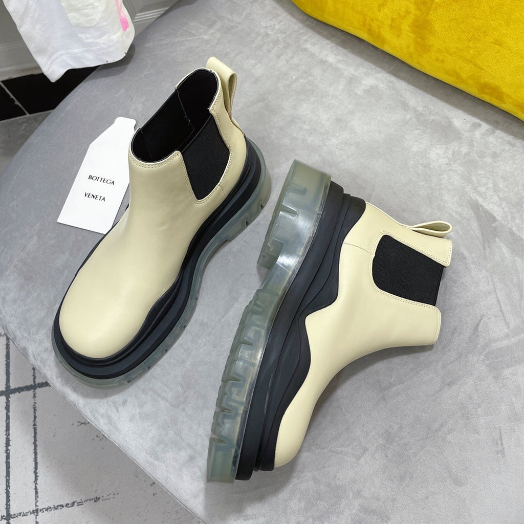 BOTTEGA VENETA TIRE CHELSEA BOOT IN BLACK MIX BISQUE BEIGE CALFSKIN WITH TRANSPARENT SOLE