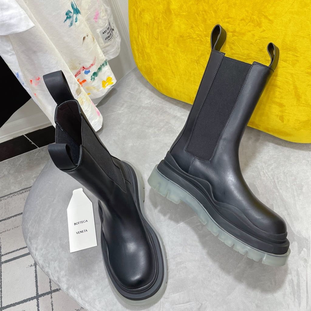 BOTTEGA VENETA TIRE CHELSEA BOOT IN BLACK CALFSKIN WITH PALE GRAY SOLE