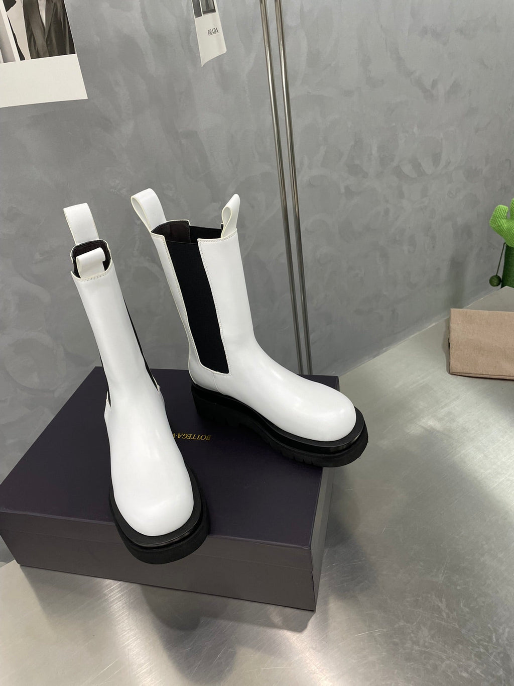 BOTTEGA VENETA LUG CHELSEA BOOT IN WHITE CALFSKIN
