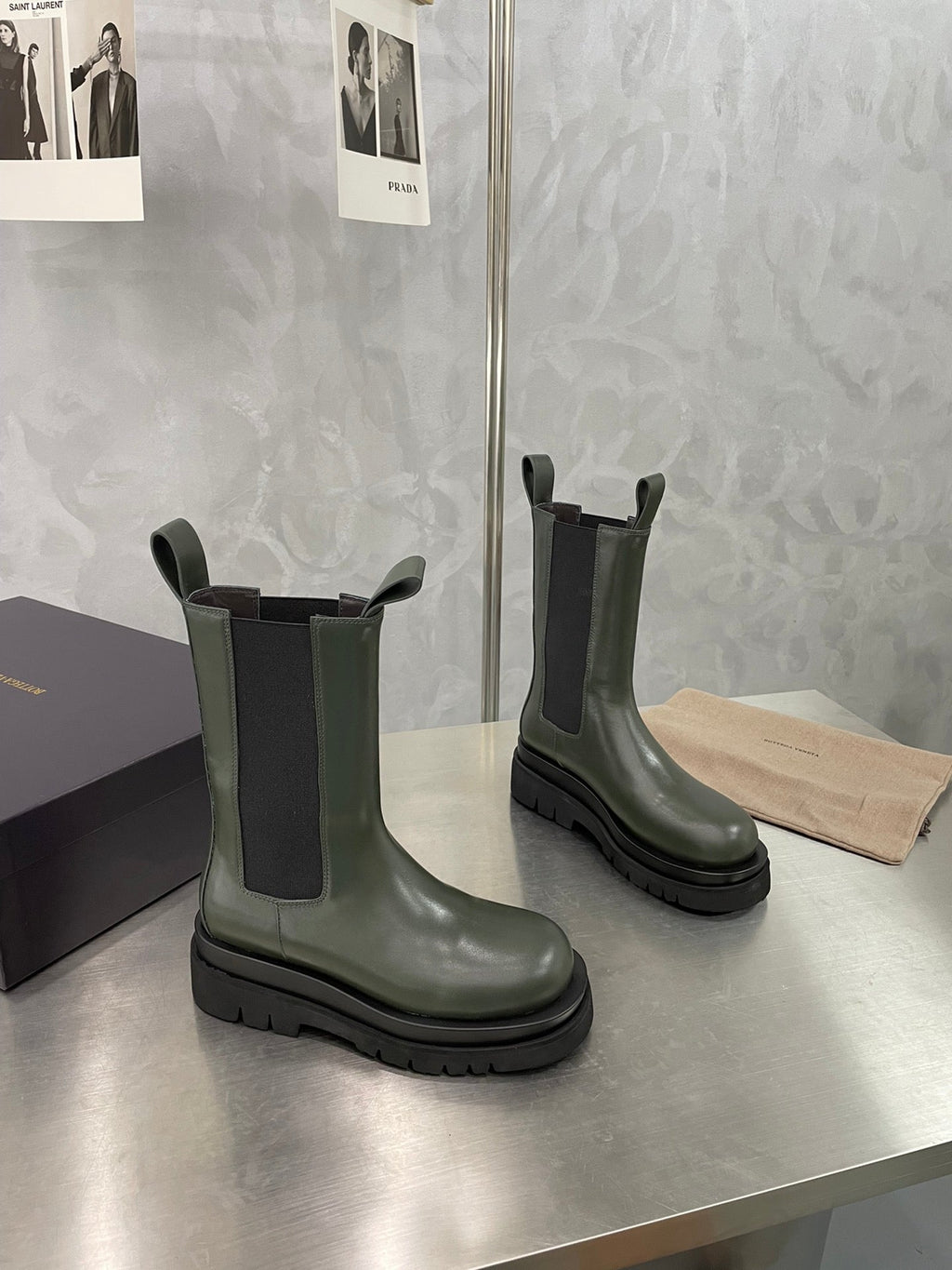 BOTTEGA VENETA LUG CHELSEA BOOT IN ARMY GREEN CALFSKIN