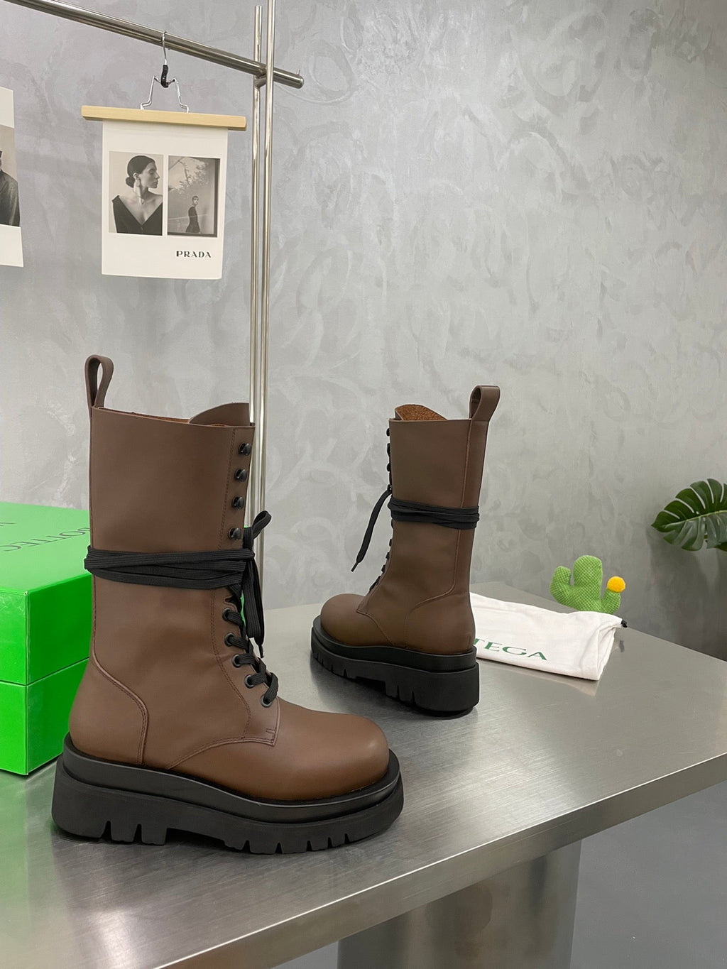 BOTTEGA VENETA LUG LACE-UP BOOT IN CHOCOLATE BROWN CALFSKIN 7 CM