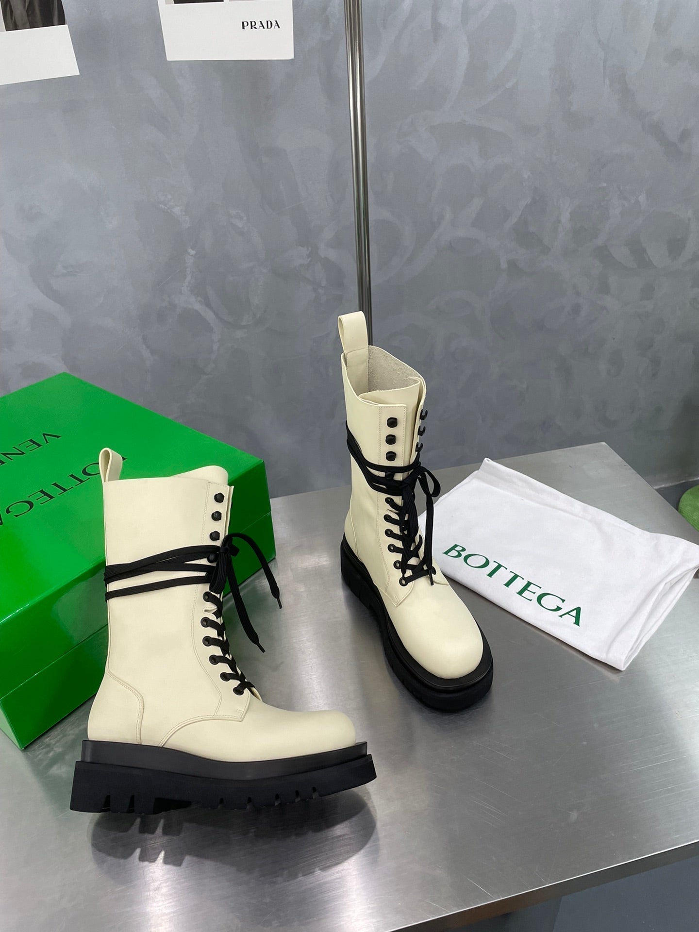 BOTTEGA VENETA LUG LACE-UP BOOT IN BEIGE CREAM CALFSKIN 7 CM