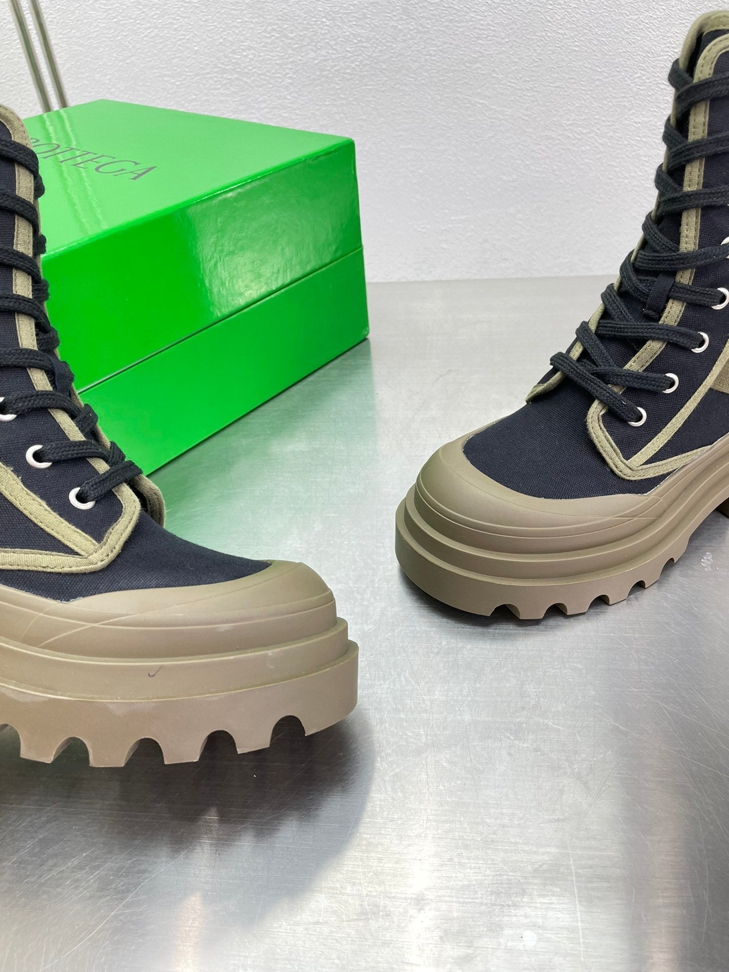 BOTTEGA VENETA RIBBON BOMBER LACE-UP BOOTS IN BLACK MIX OLIVE GREEN CANVAS