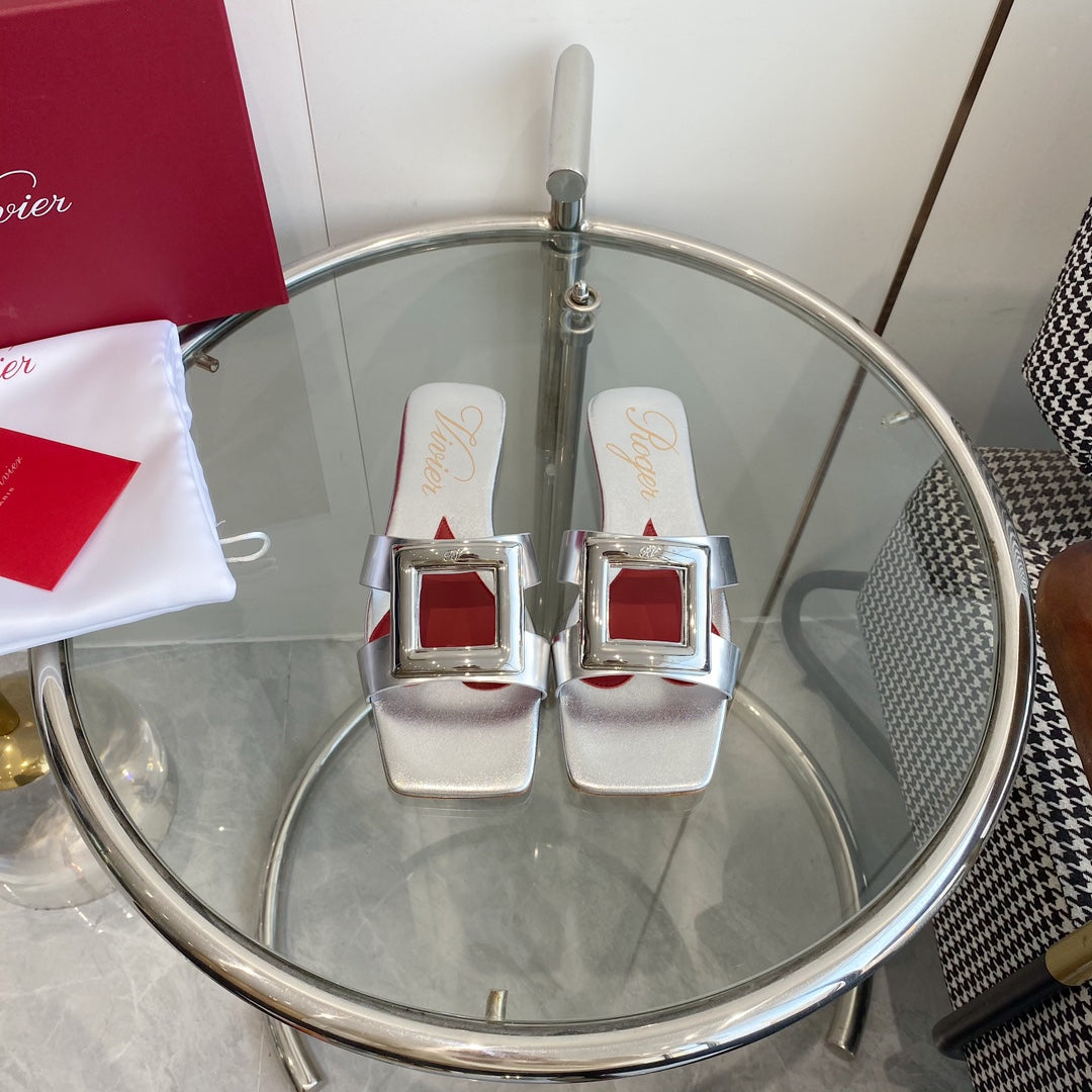 VIV' BY THE SEA LOVE METAL MULES IN SILVER PATENT CALFSKIN