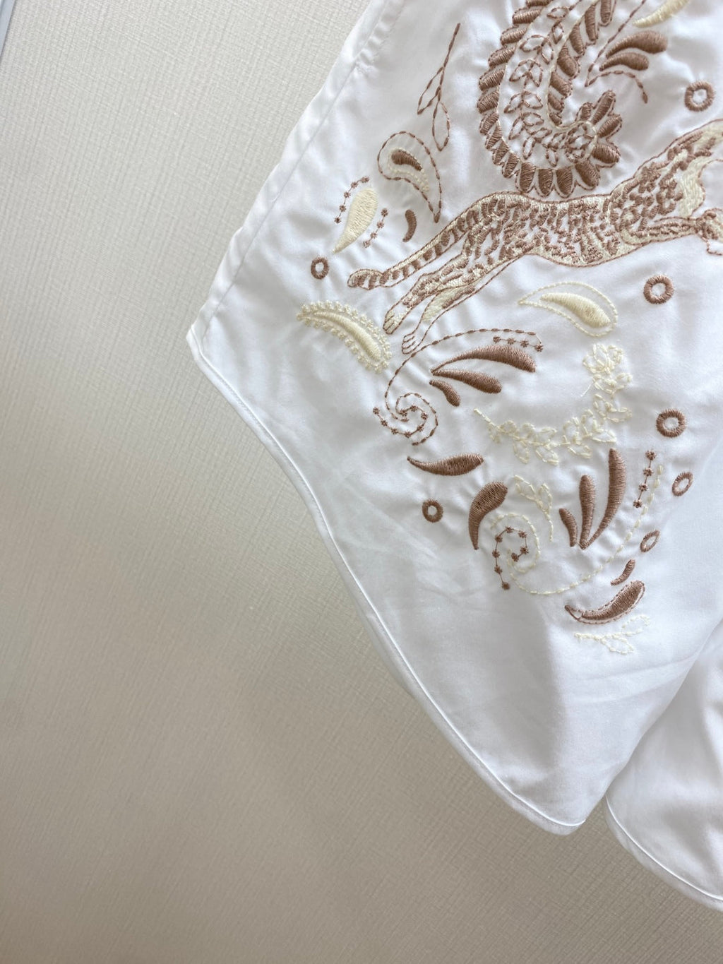 HERMES HERMES 25S EMBROIDERED SHORTS 158