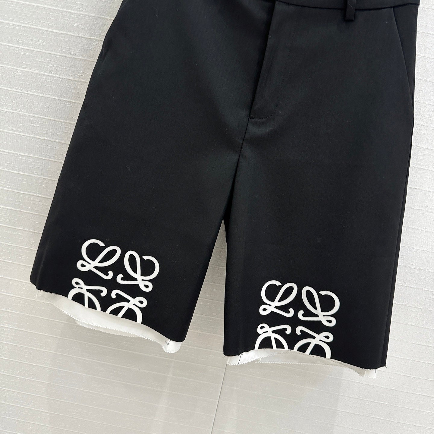 LOEWE MID-LENGTH BLACK WHITE MIX PANTS WITH LOGO