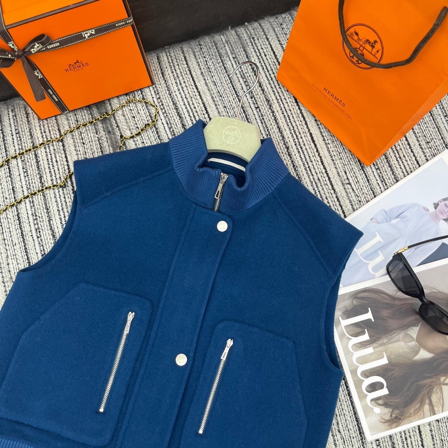 HERMES 25S SLEEVELESS JACKET 305