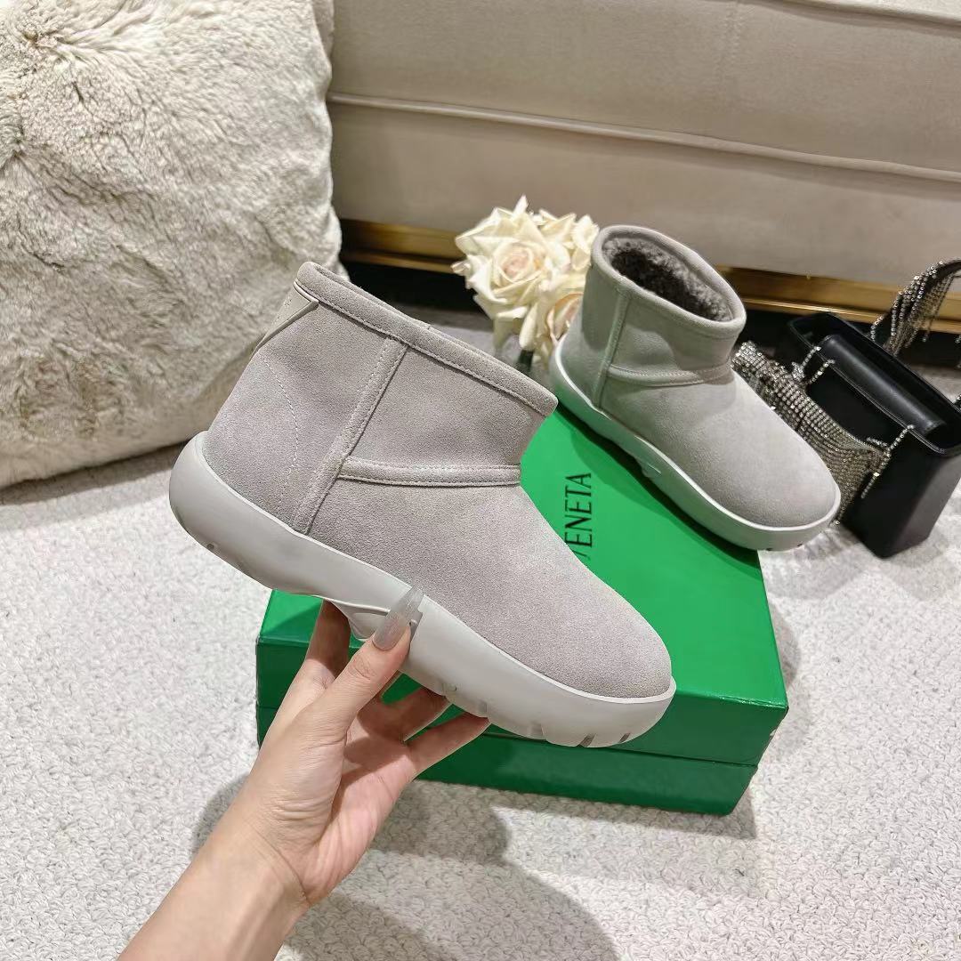 BOTTEGA VENETA SNAP MINI ANKLE BOOTS IN PALE GRAY SUEDE AND SHEARLING LINING
