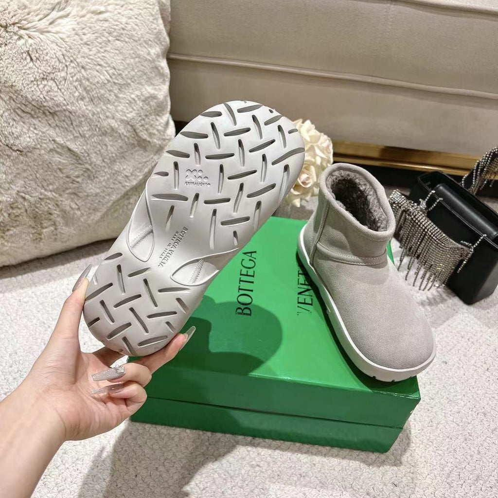BOTTEGA VENETA SNAP MINI ANKLE BOOTS IN PALE GRAY SUEDE AND SHEARLING LINING