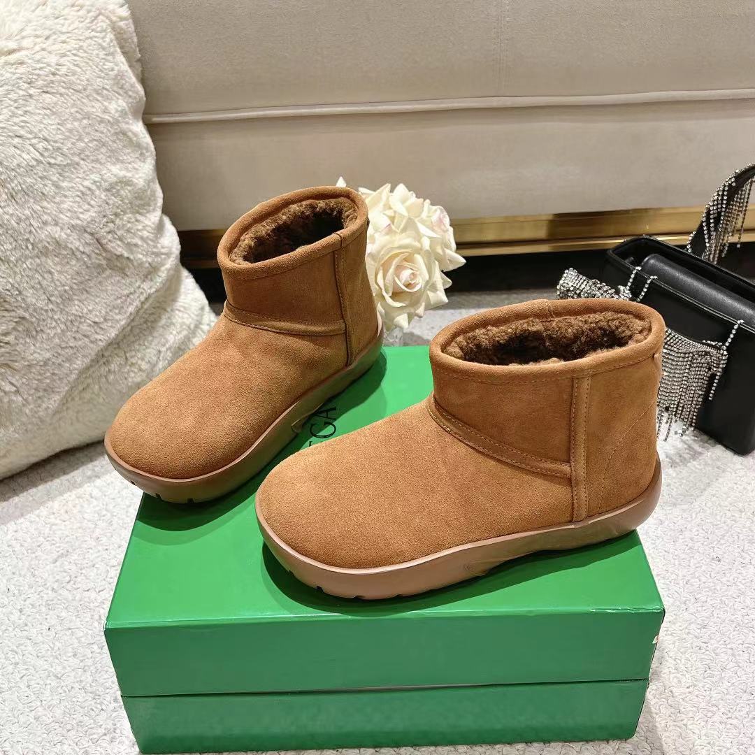 BOTTEGA VENETA SNAP MINI ANKLE BOOTS IN BRONZE BROWN SUEDE AND SHEARLING LINING