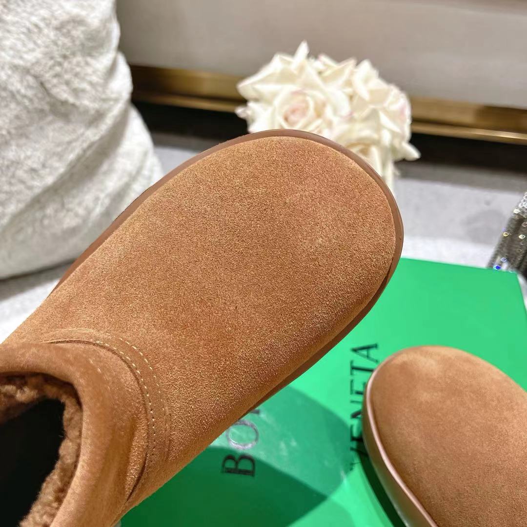 BOTTEGA VENETA SNAP MINI ANKLE BOOTS IN BRONZE BROWN SUEDE AND SHEARLING LINING