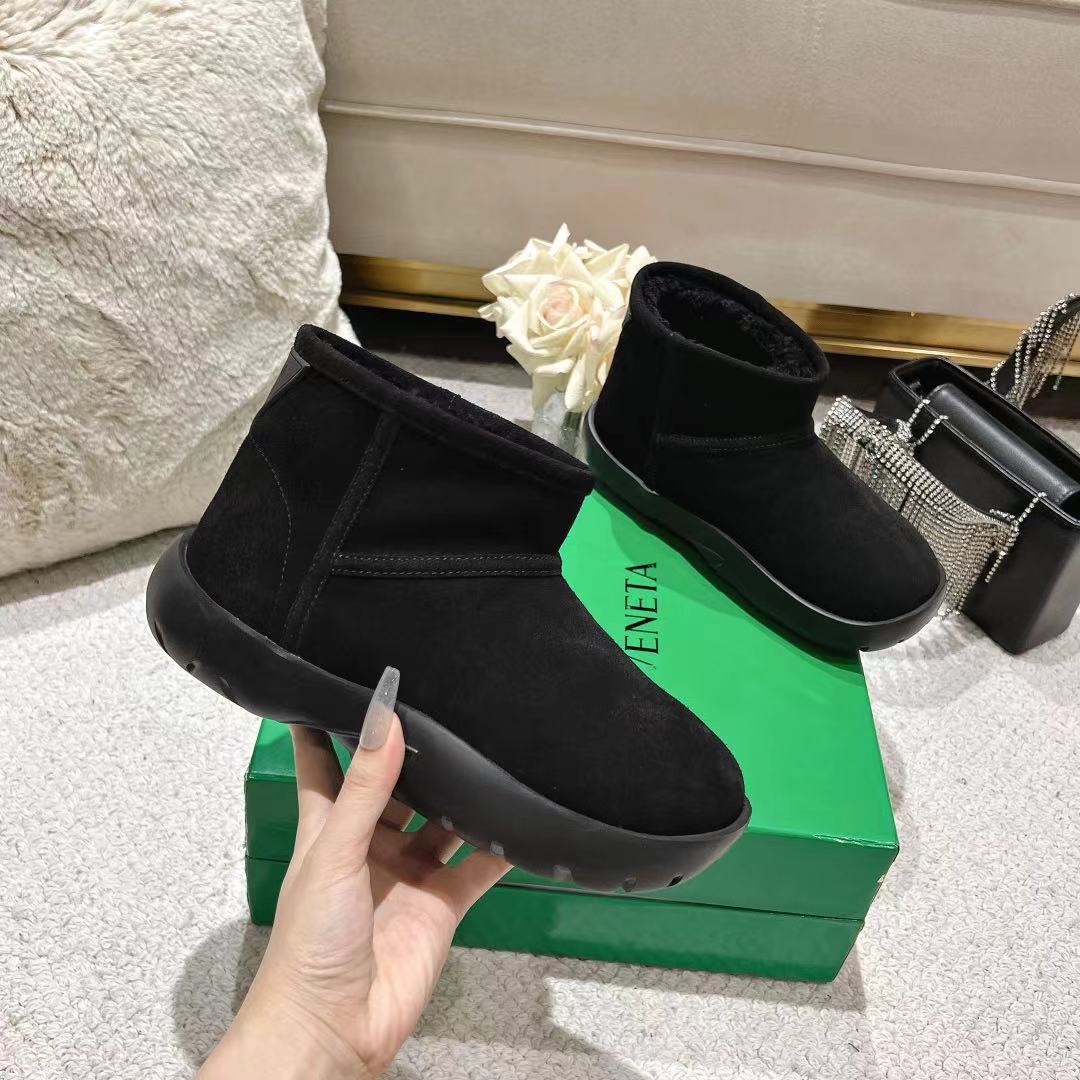 BOTTEGA VENETA SNAP MINI ANKLE BOOTS IN BLACK SUEDE AND SHEARLING LINING