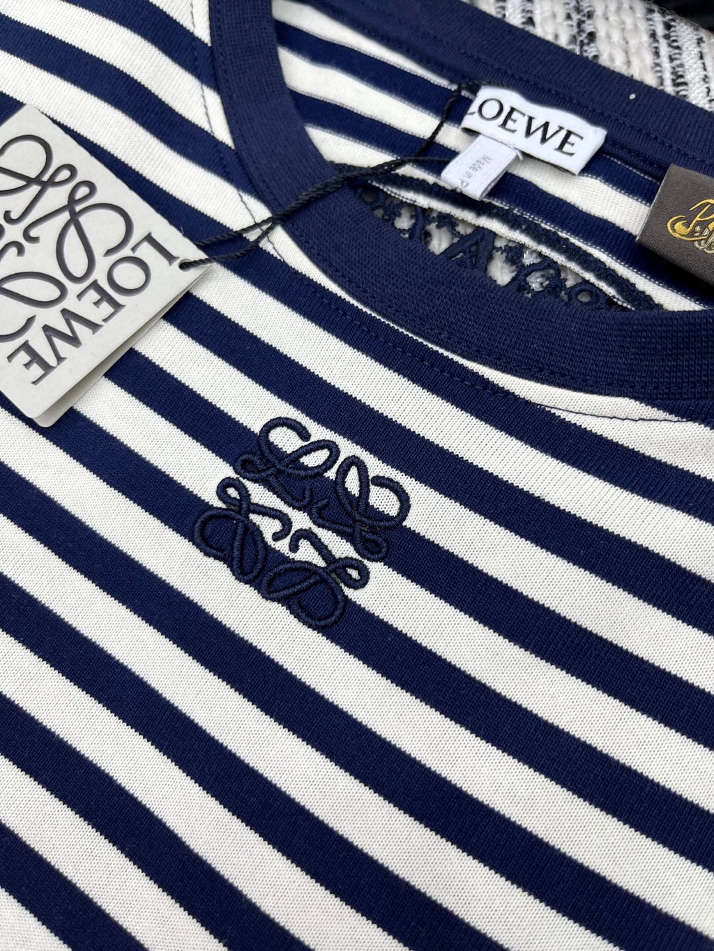 LOEWE EMBROIDERED SHORT-SLEEVE T-SHIRT WITH CREW NECK 267984