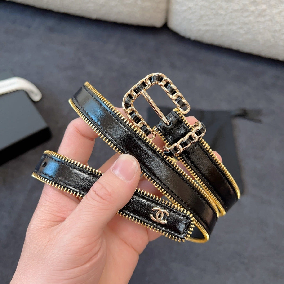 CHANEL BELT 20MM IN BLACK CALFSKIN WITH INTERWOVEN CHAIN BUCKLE ZIPPER IN TRIM GOLD HARDWARE
