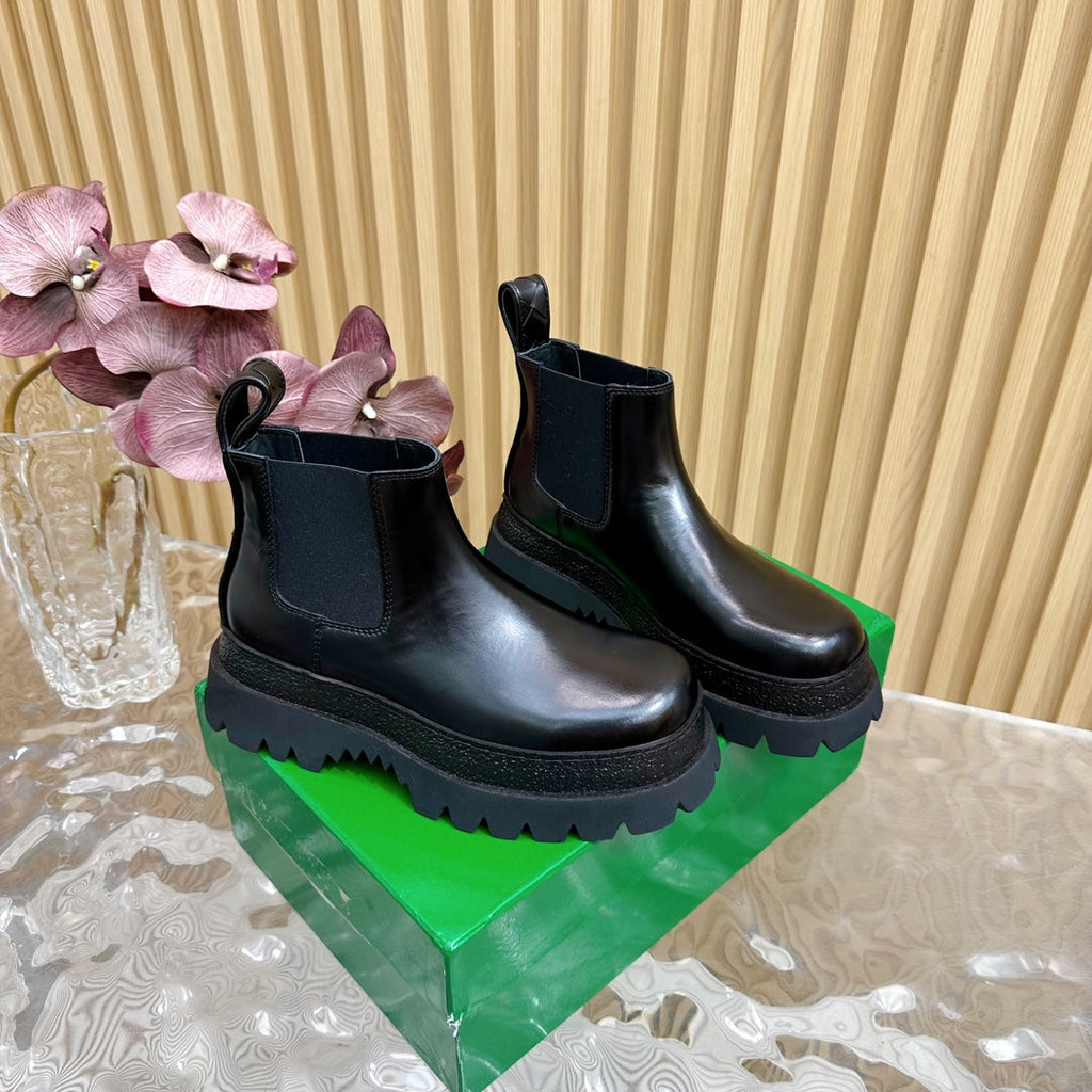 BOTTEGA VENETA FIREMAN ANKLE BOOT IN BLACK CALFSKIN