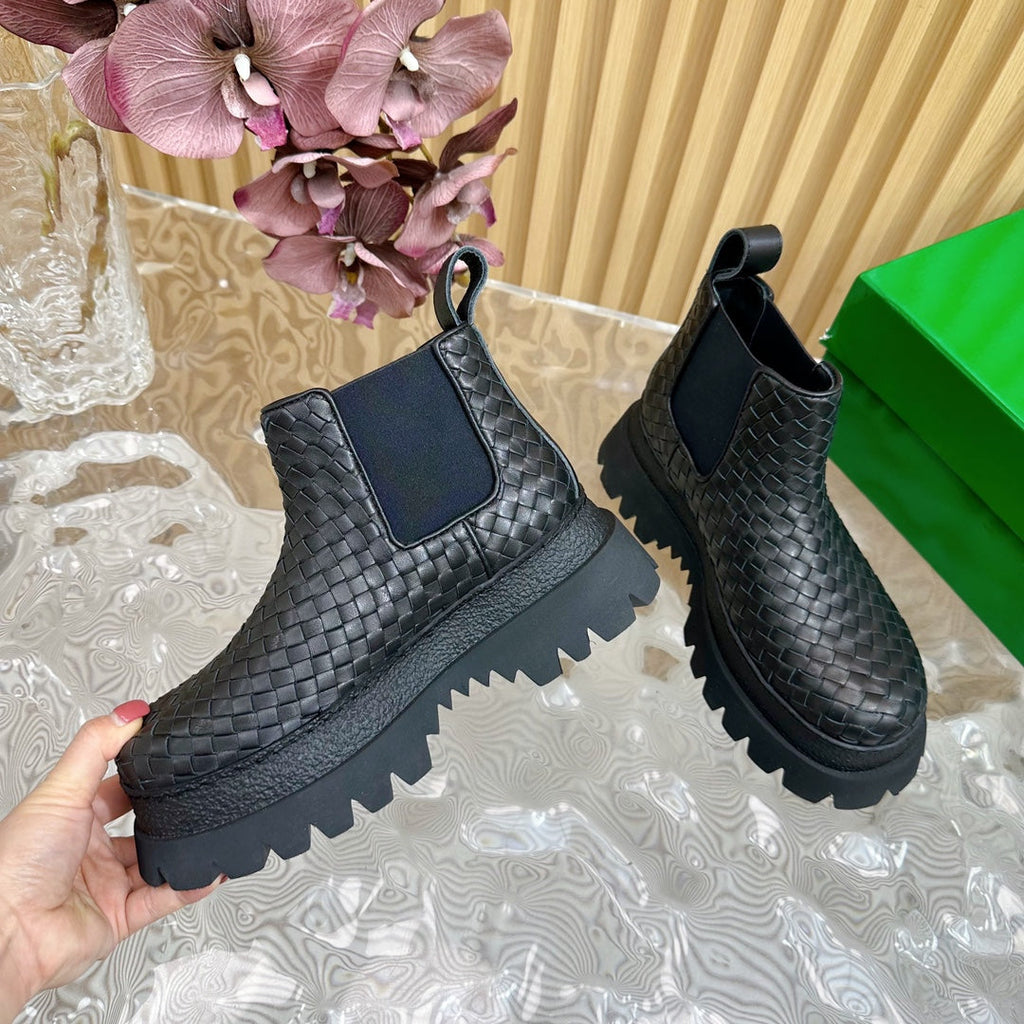BOTTEGA VENETA FIREMAN ANKLE BOOT IN BLACK CALFSKIN WITH WOVEN DESIGN