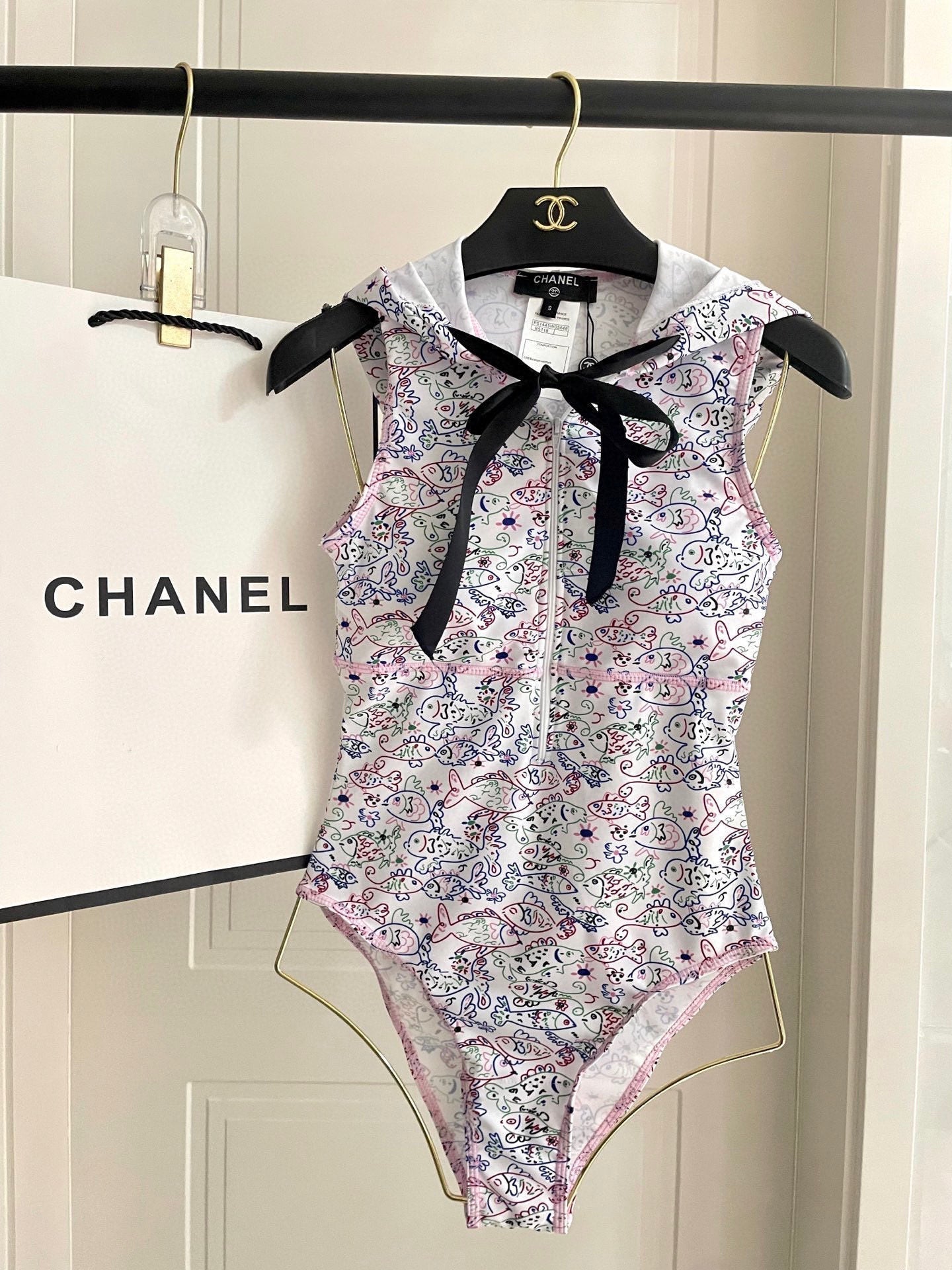 CHANEL BIKINI SWIMSUIT SET IN WHITE AND FISH COLORFUL PRINTED 604253