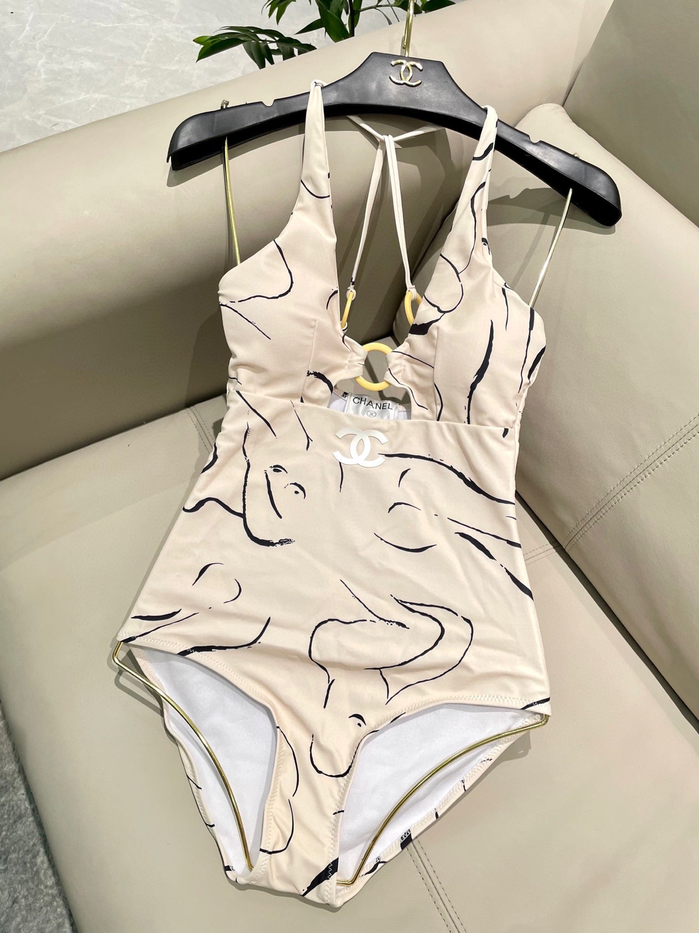CHANEL BIKINI SWIMSUIT SET IN CREAMY WHITE MIXED WITH CURVED BLACK DETAIL 608919