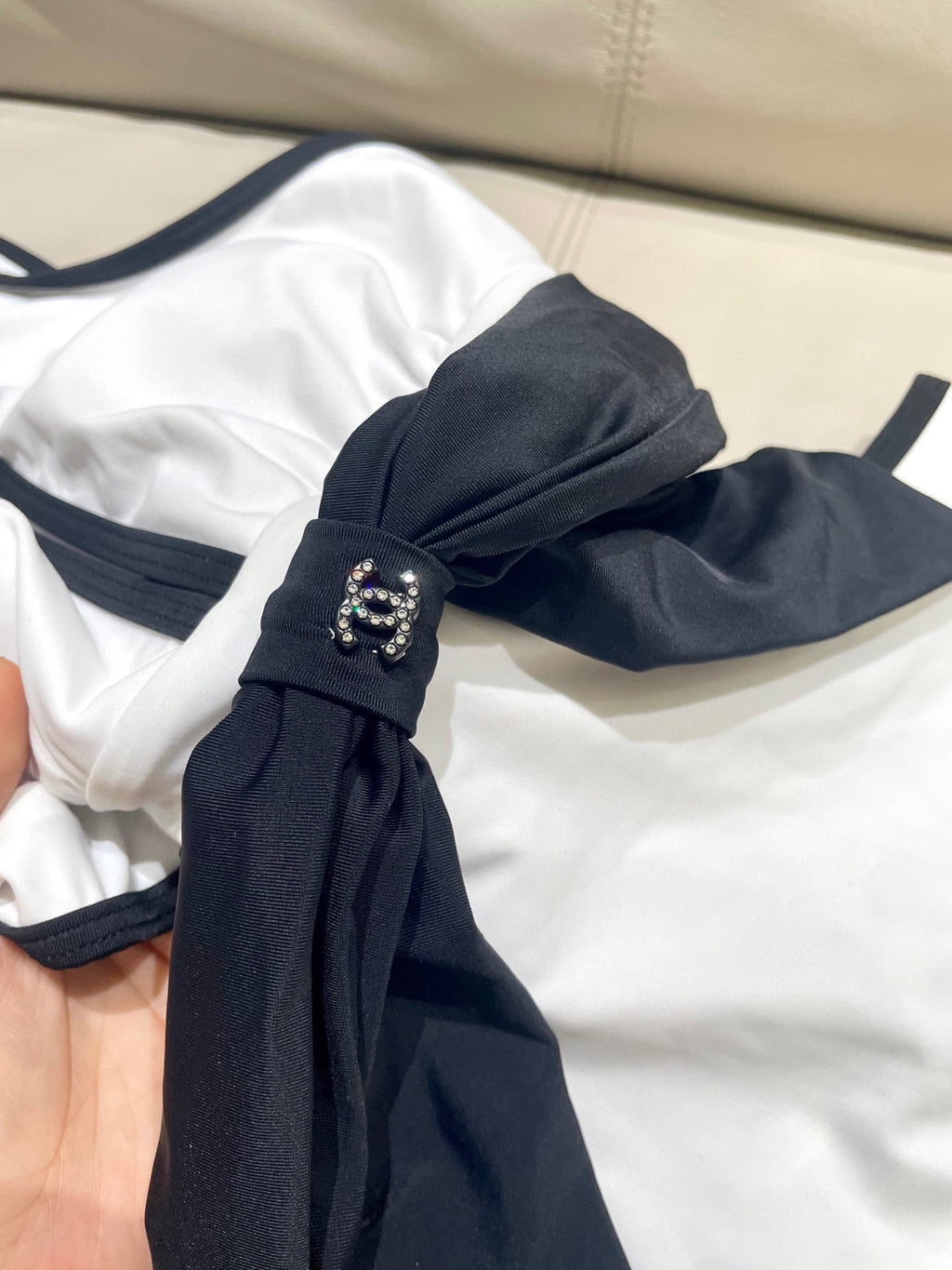 CHANEL BIKINI SWIMSUIT SET IN WHITE AND BOW BLACK 622186