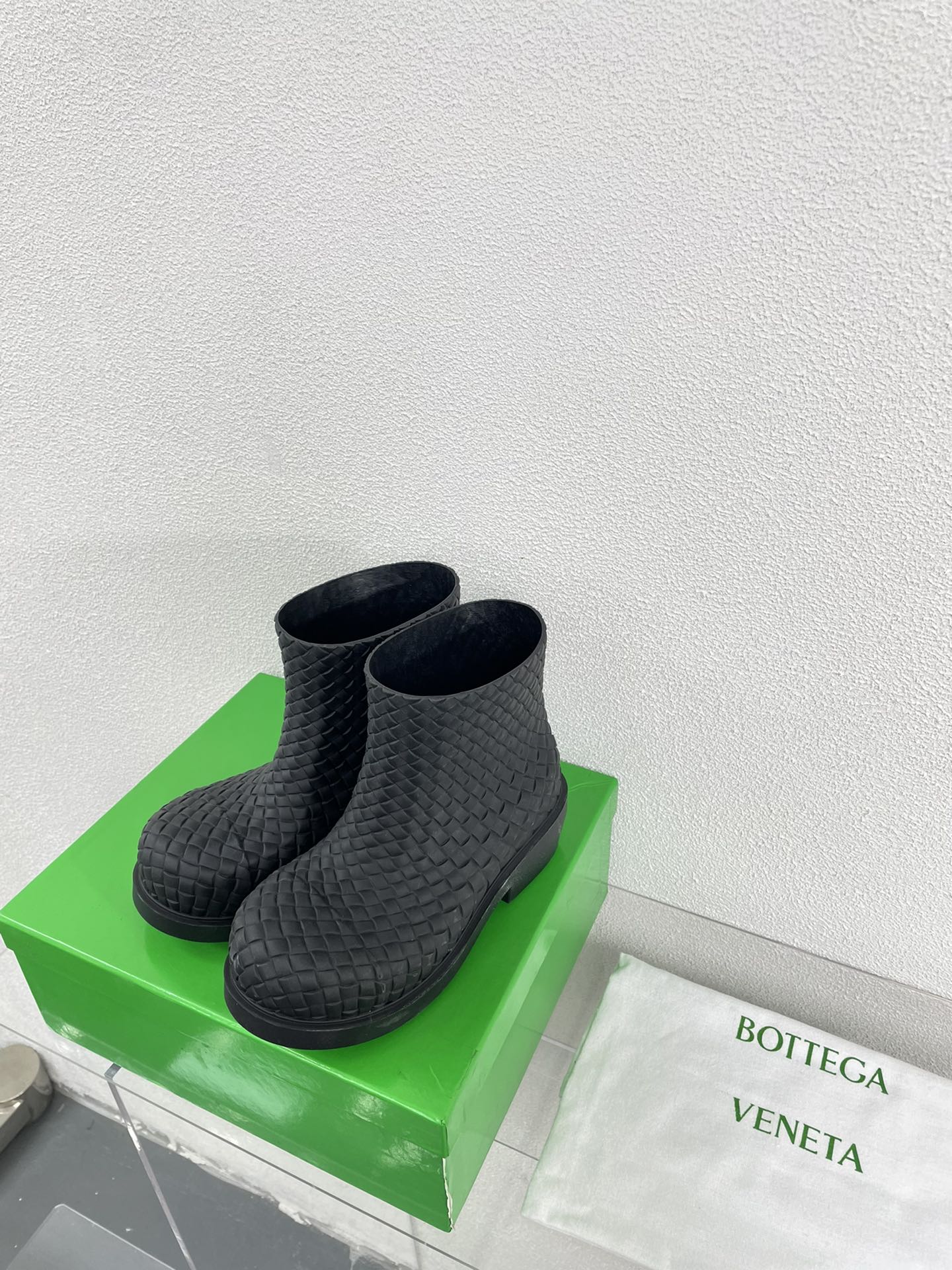 BOTTEGA VENETA FIREMAN BOOTS IN BLACK RUBBER WITH ICONIC INTRECCIO MOTIF