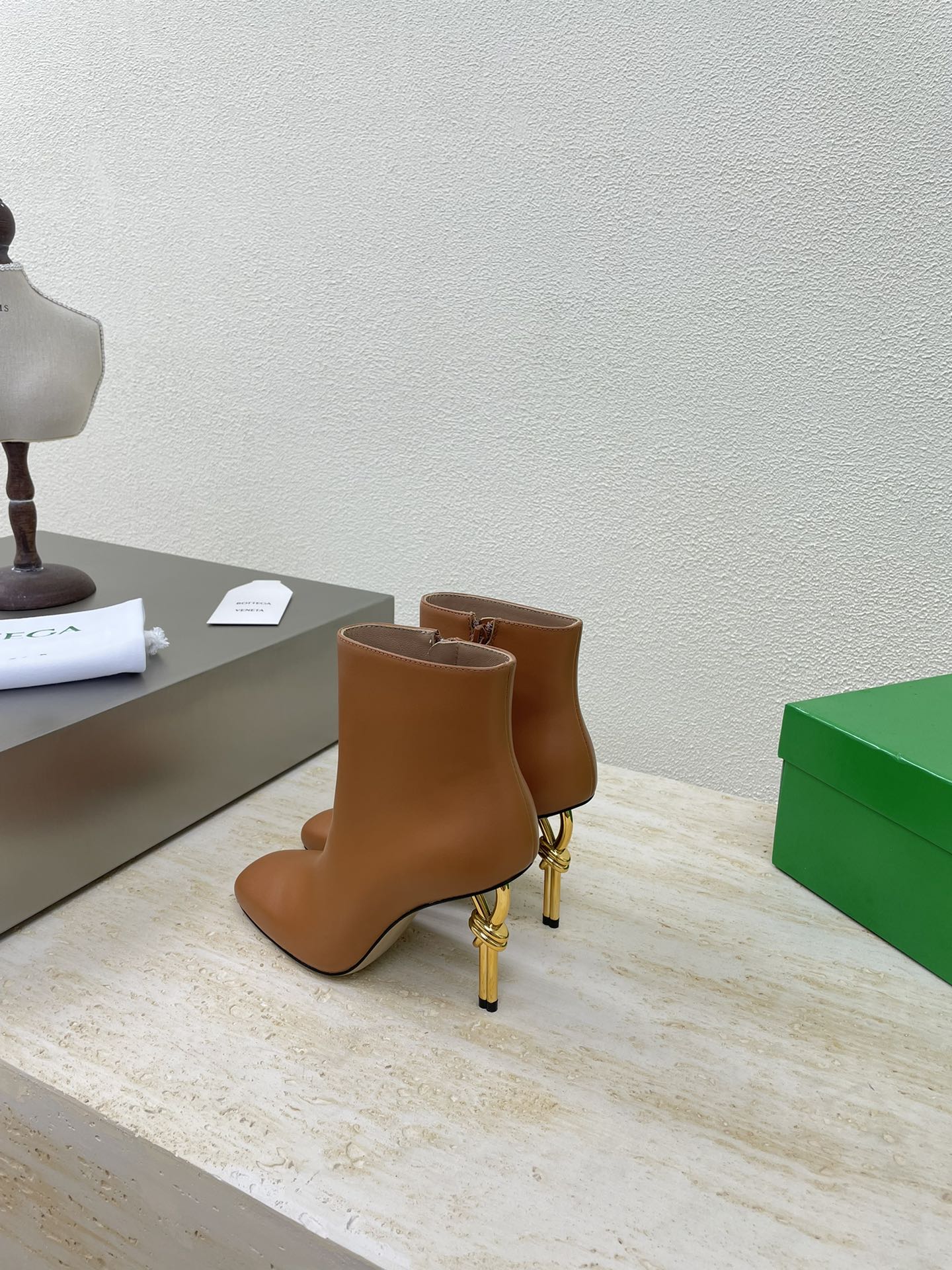 BOTTEGA VENETA KNOT ANKLE BOOT IN BRONZE BROWN CALFSKIN WITH GOLD METAL HEEL 9 CM