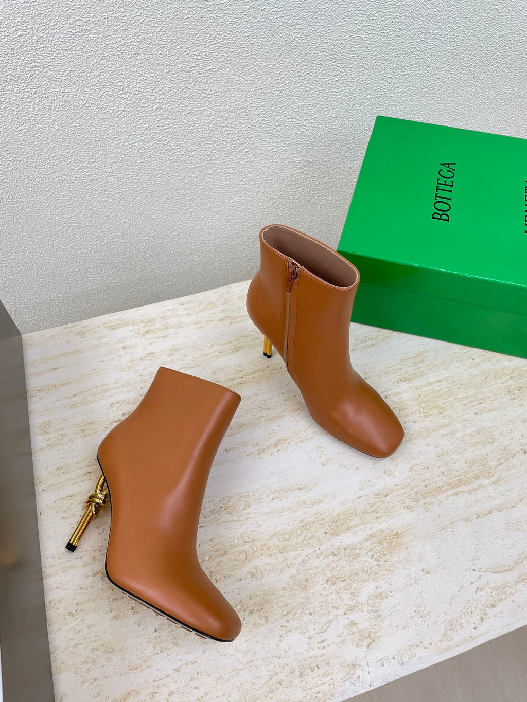 BOTTEGA VENETA KNOT ANKLE BOOT IN BRONZE BROWN CALFSKIN WITH GOLD METAL HEEL 9 CM