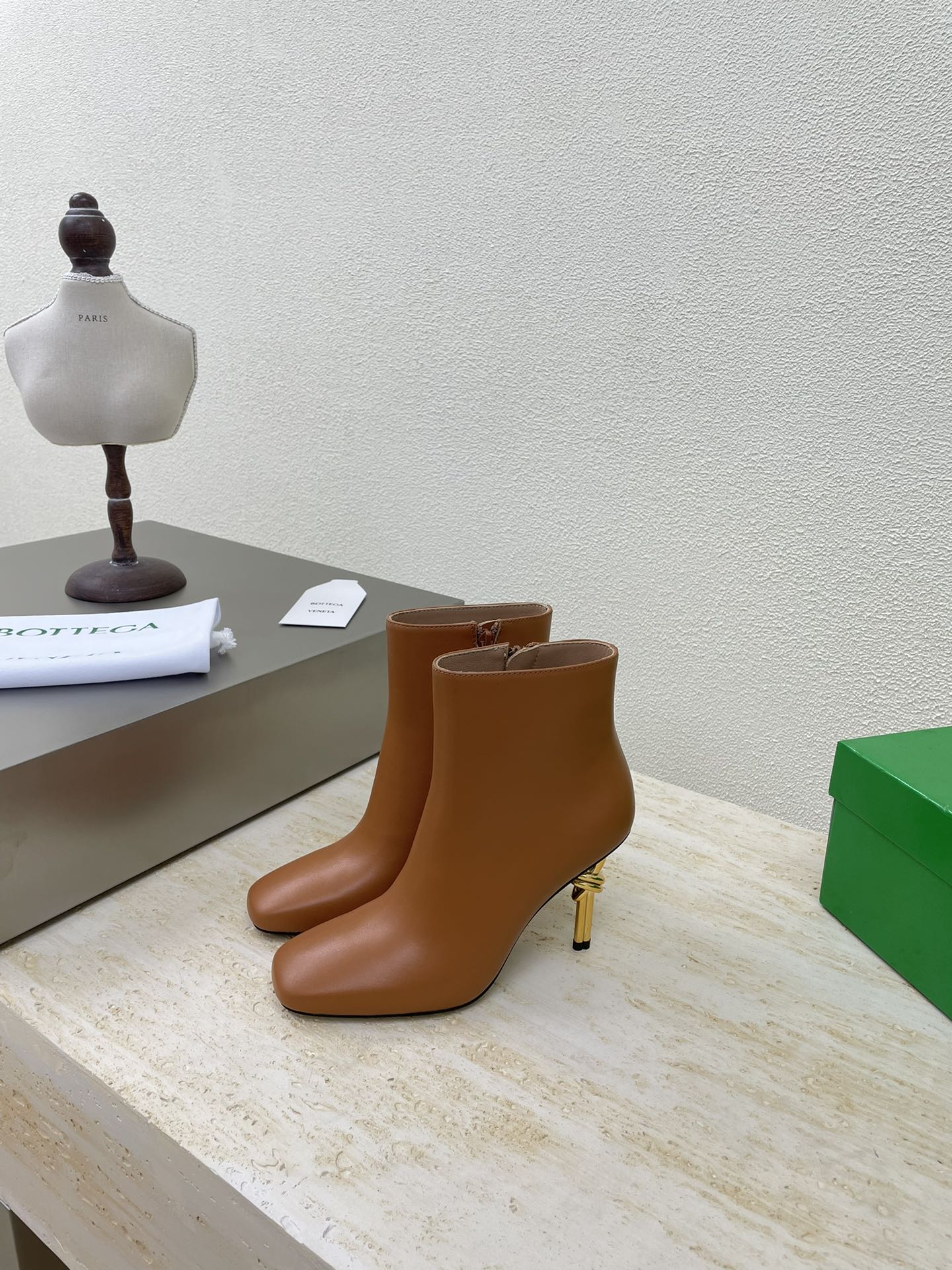 BOTTEGA VENETA KNOT ANKLE BOOT IN BRONZE BROWN CALFSKIN WITH GOLD METAL HEEL 9 CM