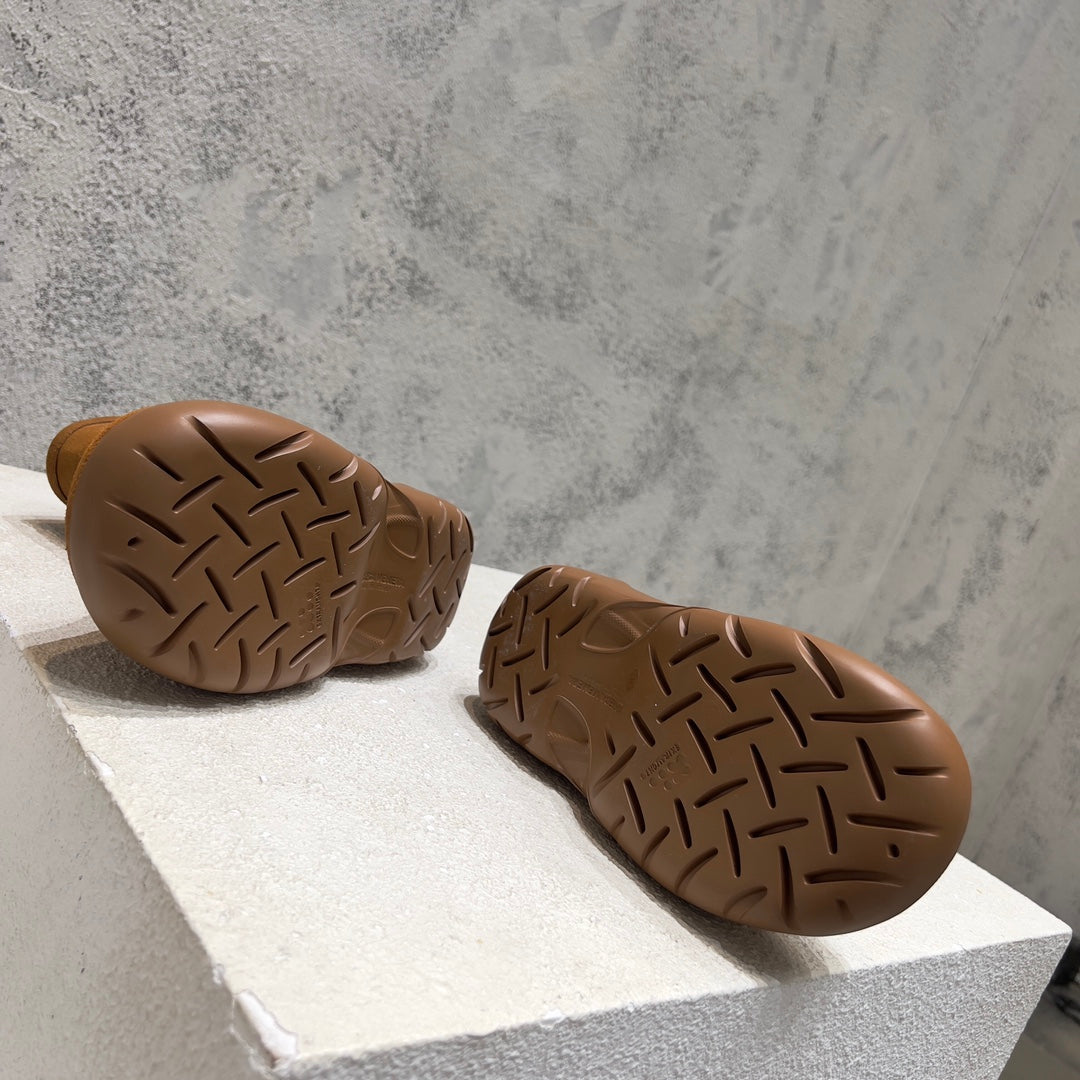 BOTTEGA VENETA SNAP ANKLE BOOT IN BRONZE BROWN SUEDE AND SHEARLING LINING
