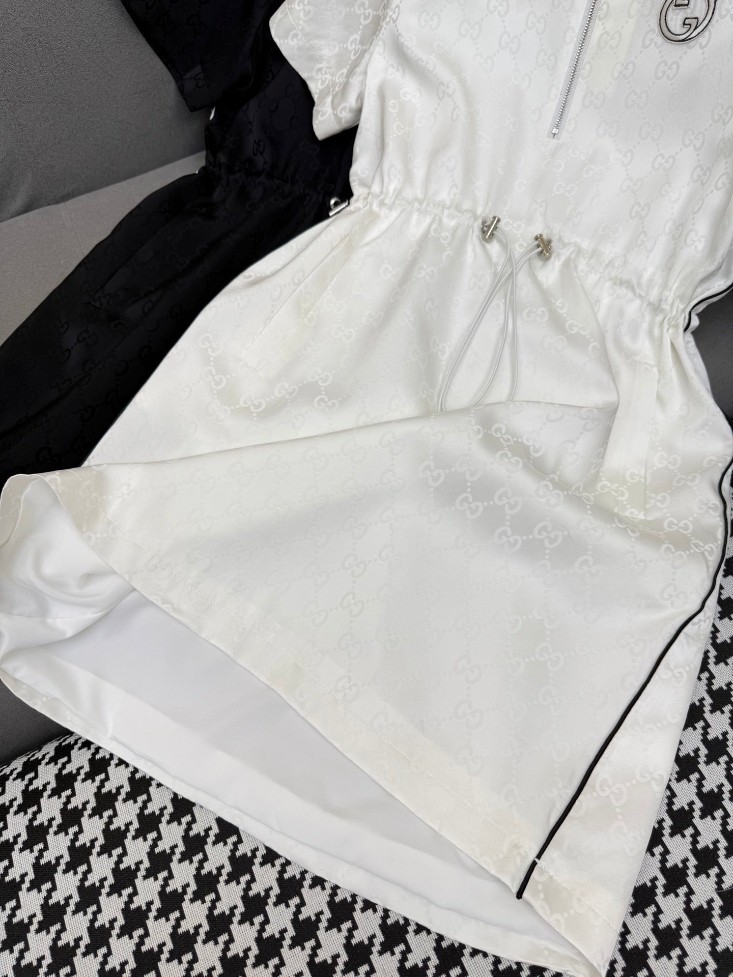 GUCCI SHORT-SLEEVE DRESS WITH ADJUSTABLE WAIST TIE