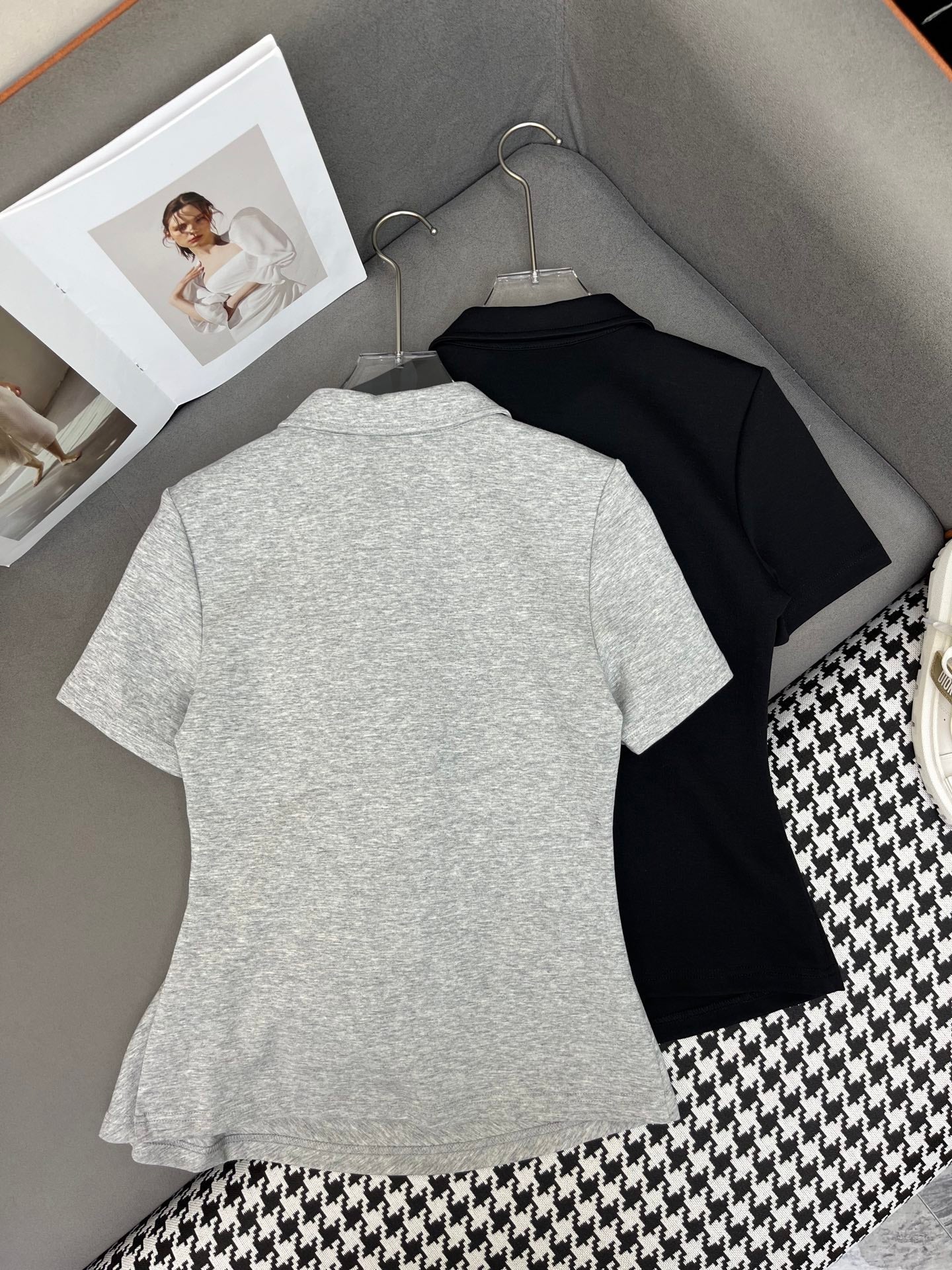 FITTED POLO SHIRT WITH PLEATED WAIST