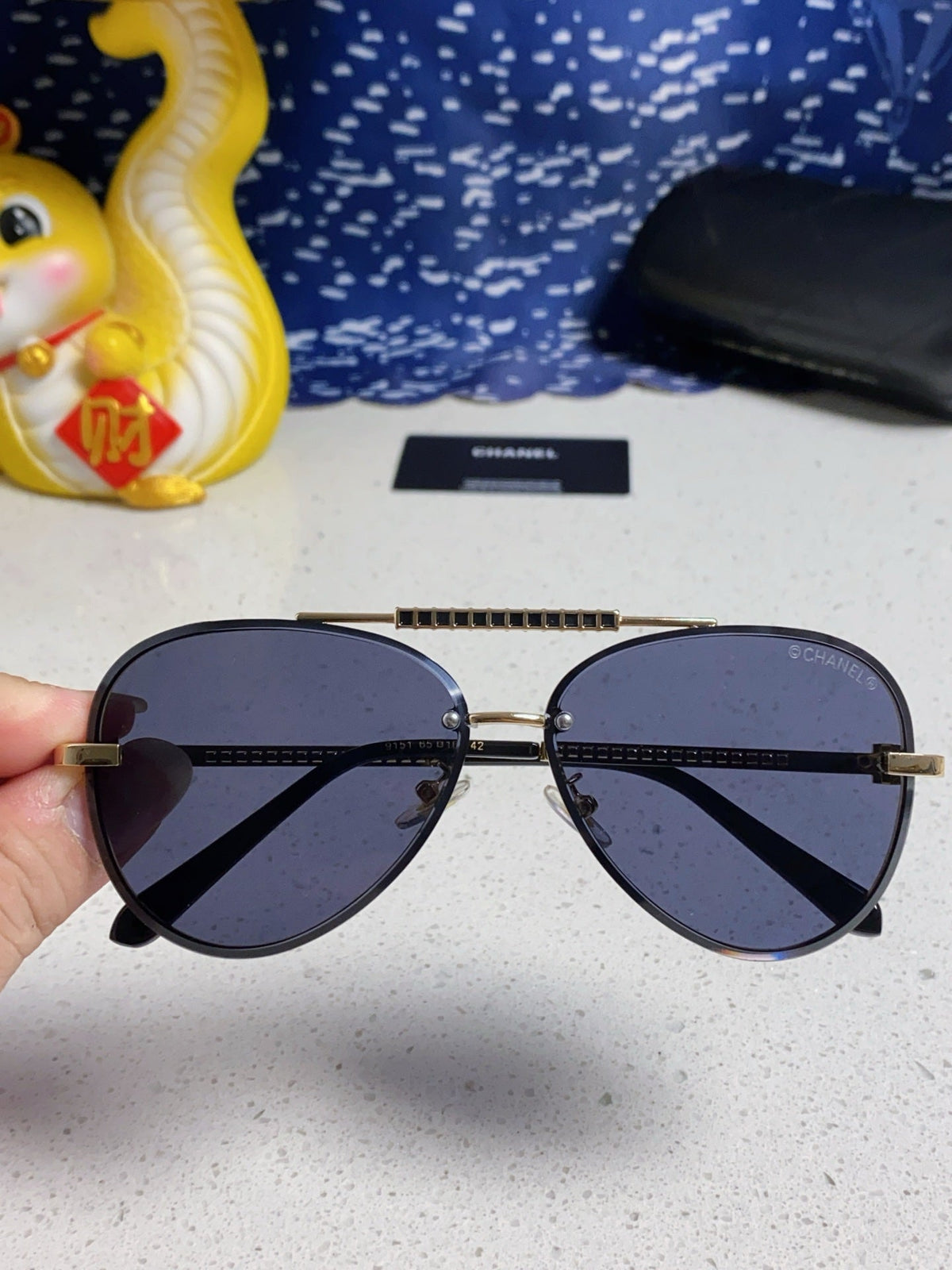 CHANEL CAT EYE SUNGLASSES 641936 IN GOLD METAL BLACK LENSES