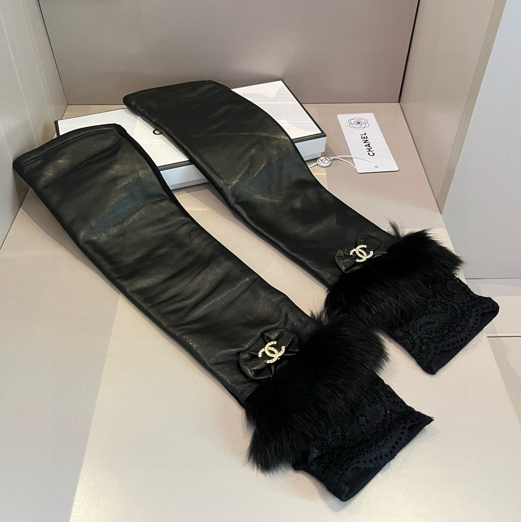 CHANEL FINGERLESS LONG GLOVES IN BLACK LAMBSKIN WITH RABBIT FUR 465798