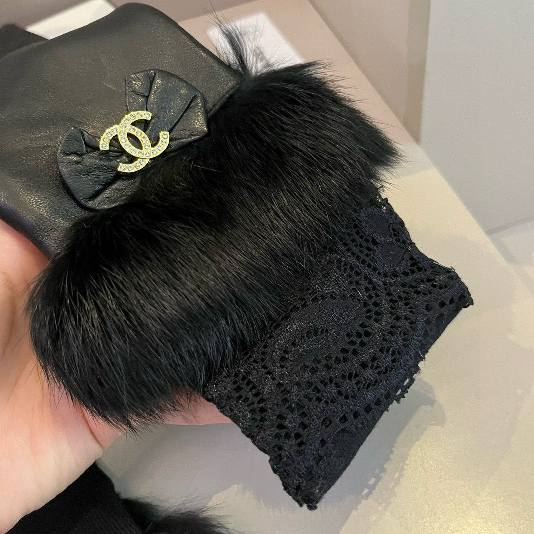 CHANEL FINGERLESS LONG GLOVES IN BLACK LAMBSKIN WITH RABBIT FUR 465798