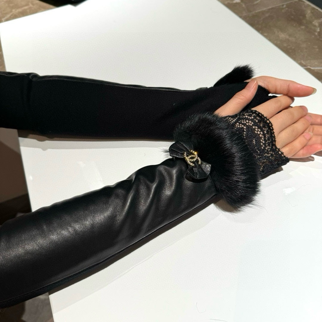 CHANEL FINGERLESS LONG GLOVES IN BLACK LAMBSKIN WITH RABBIT FUR 465798