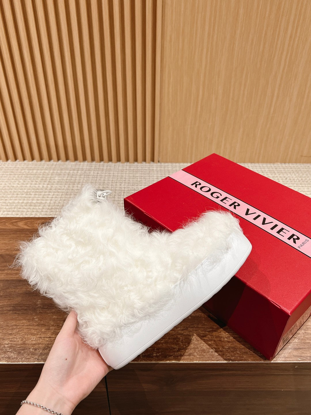 VIV' RANGERS SHEARLING ANKLE BOOT IN WHITE SHEEPSKIN