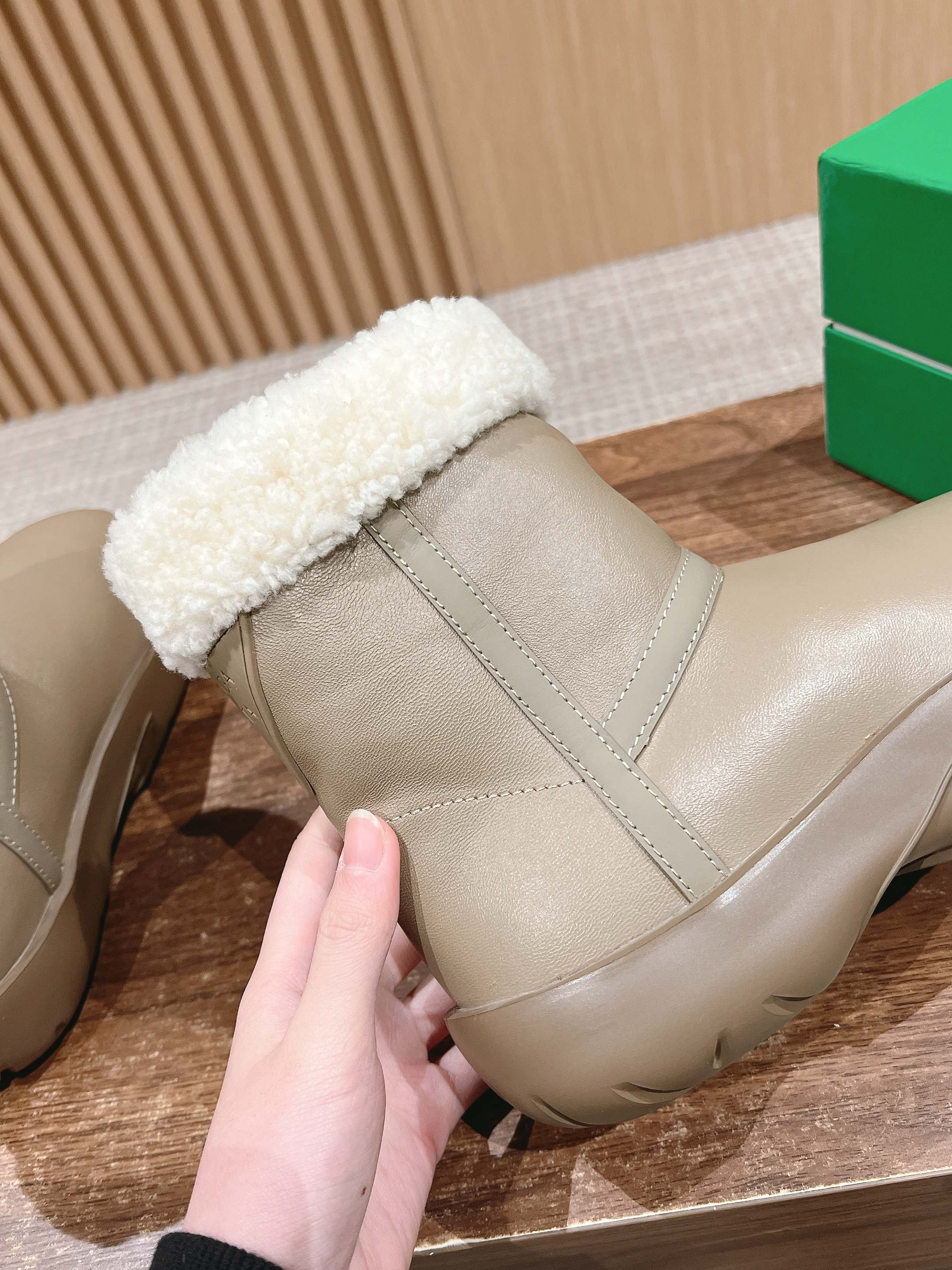 BOTTEGA VENETA SNAP ANKLE BOOT IN KHAKI BROWN LAMBSKIN AND SHEARLING LINING