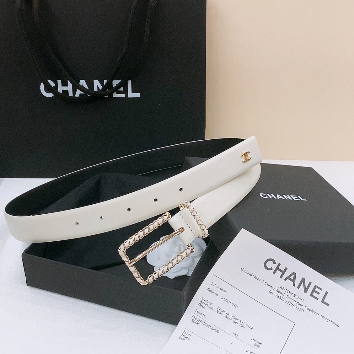 CHANEL BELT 30MM IN BLACK AND WHITE CALFSKIN WITH INTERWOVEN GOLD CHAIN BUCKLE